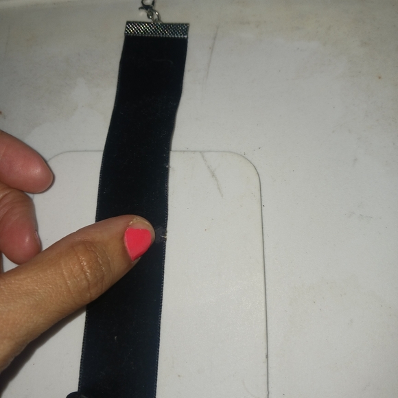 Women Black Flower Velvet Choker Necklace - Picture 11 of 11